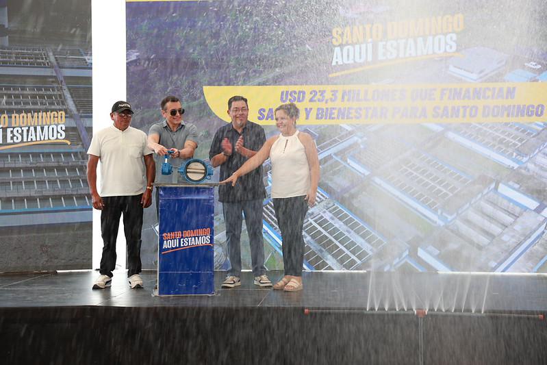 Daniel Noboa entrega planta de agua potable en Santo Domingo