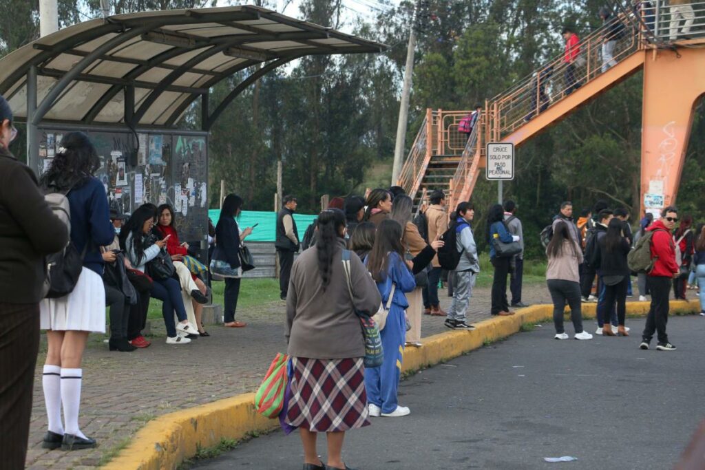 Gobierno apunta al Municipio por crisis de buses en Quito - El Comercio