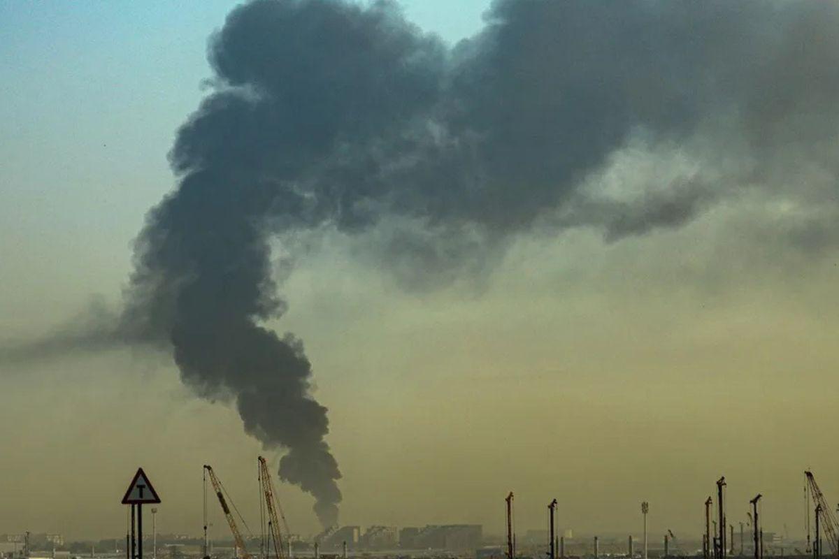 Emiratos intercepta por segundo día ataques desde Irán