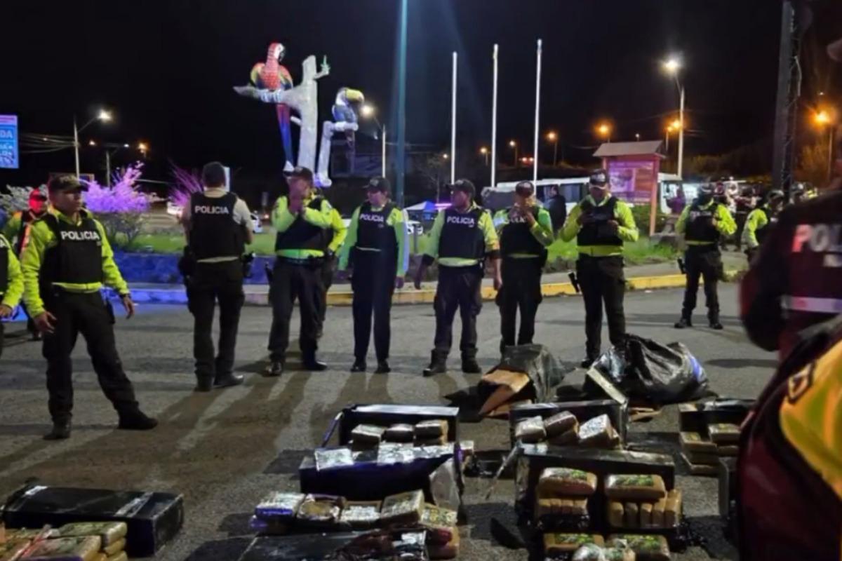 Hallan 140 paquetes de marihuana en bus interprovincial en Baños