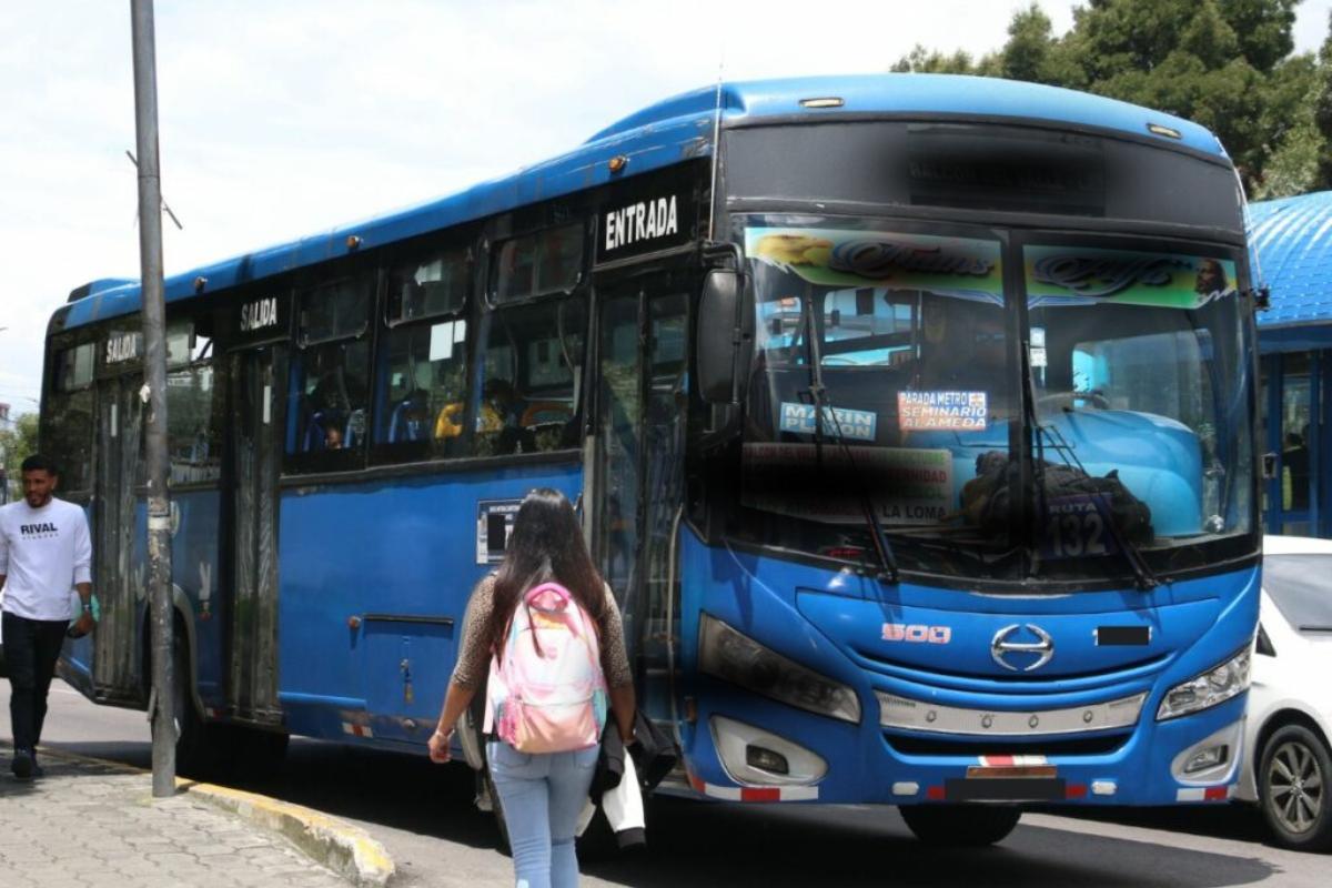 Quito amanece sin buses: transportistas reducen frecuencias por eliminación del subsidio al diésel