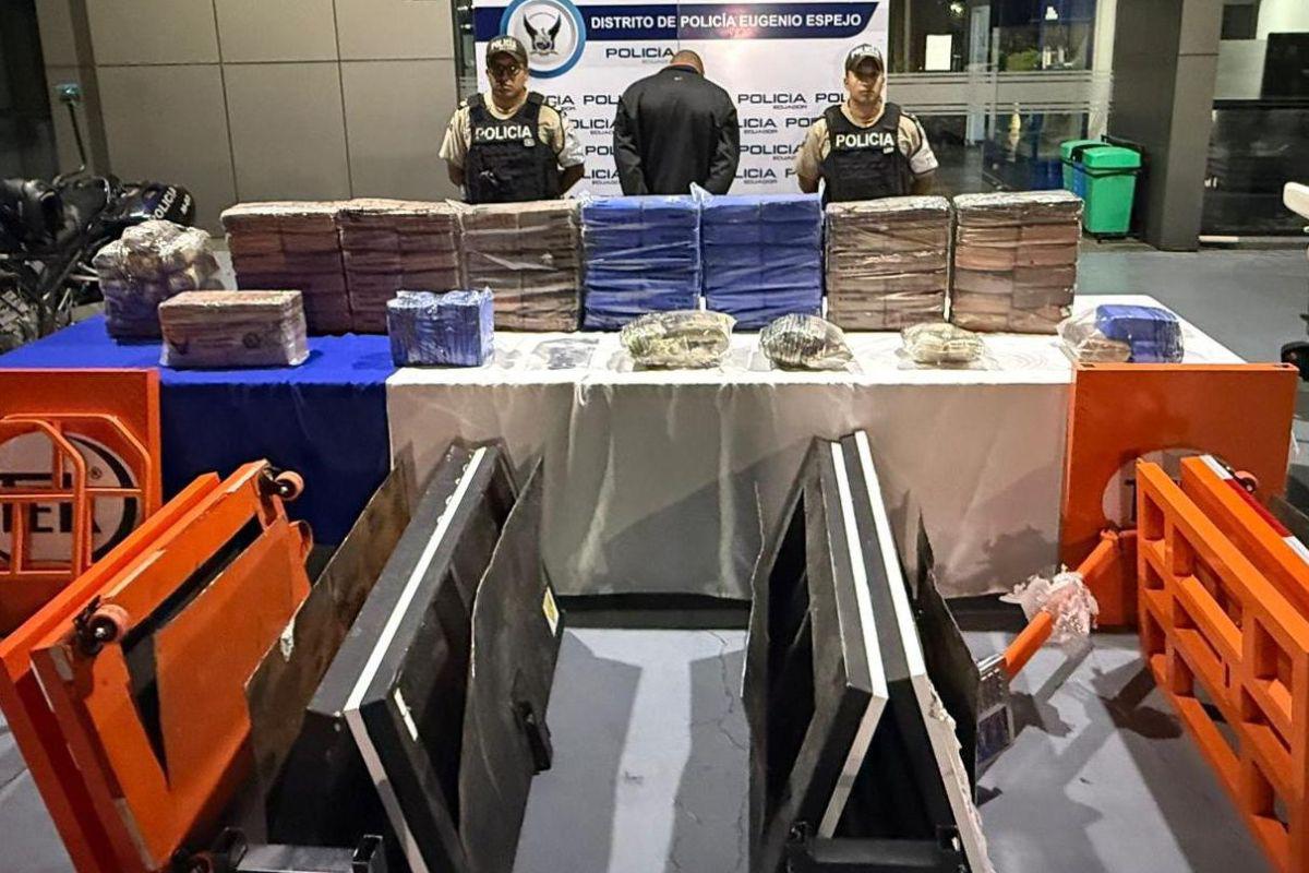 Policía decomisa 107 paquetes de marihuana ocultos en Guayllabamba