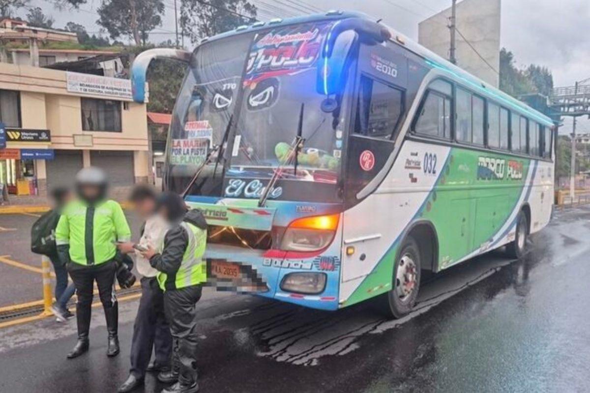 Detienen a conductor ebrio en la vía Valle–Quito tras alerta de pasajeros