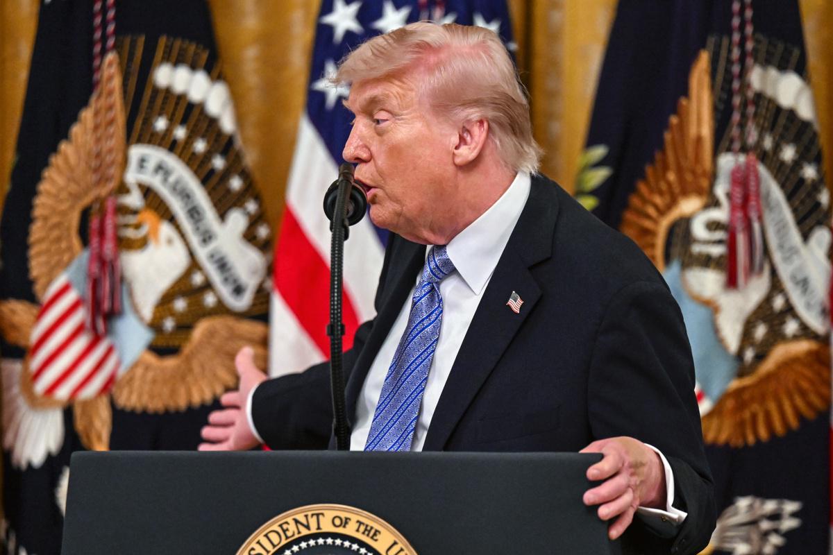 Trump bromea con que hace mucho ejercicio: ‘Un minuto al día’