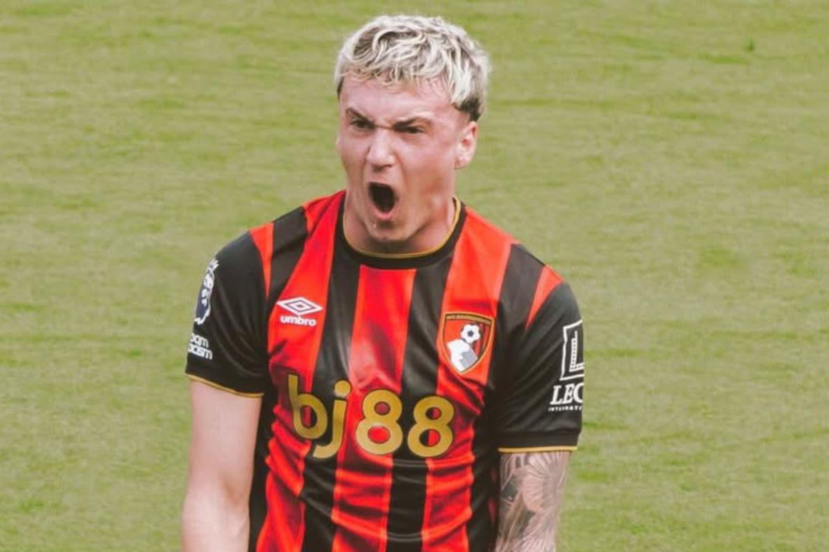 Bournemouth aparta a Álex Jiménez por supuestos chats con una menor