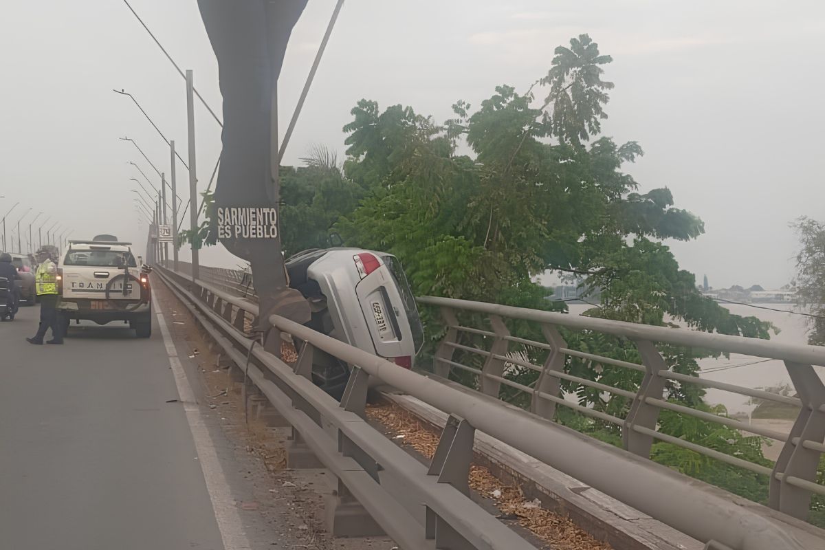 Puente Unidad Nacional registró fuerte congestión tras volcamiento, en Guayaquil