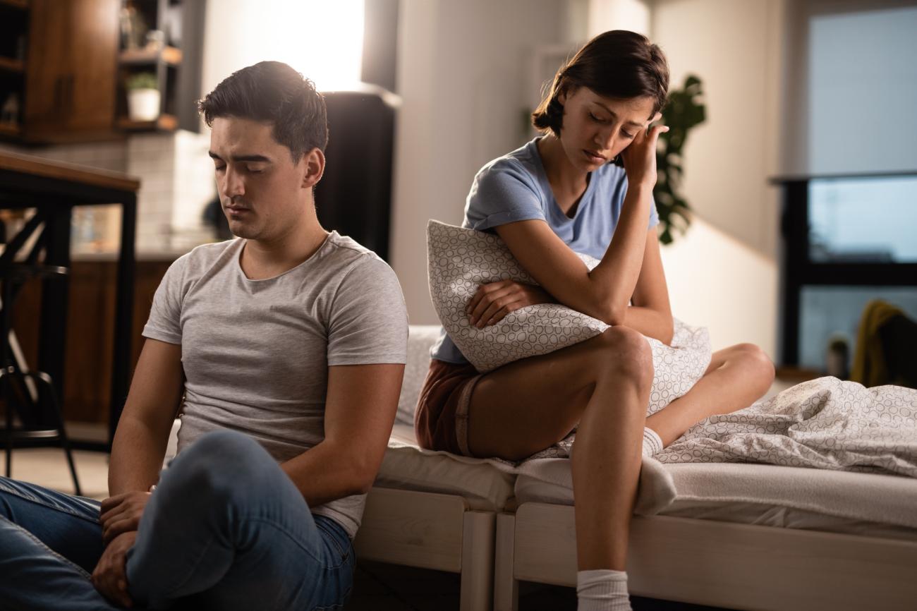 Las crisis en pareja pueden desencadenar en una depresión posparto en la paternidad.