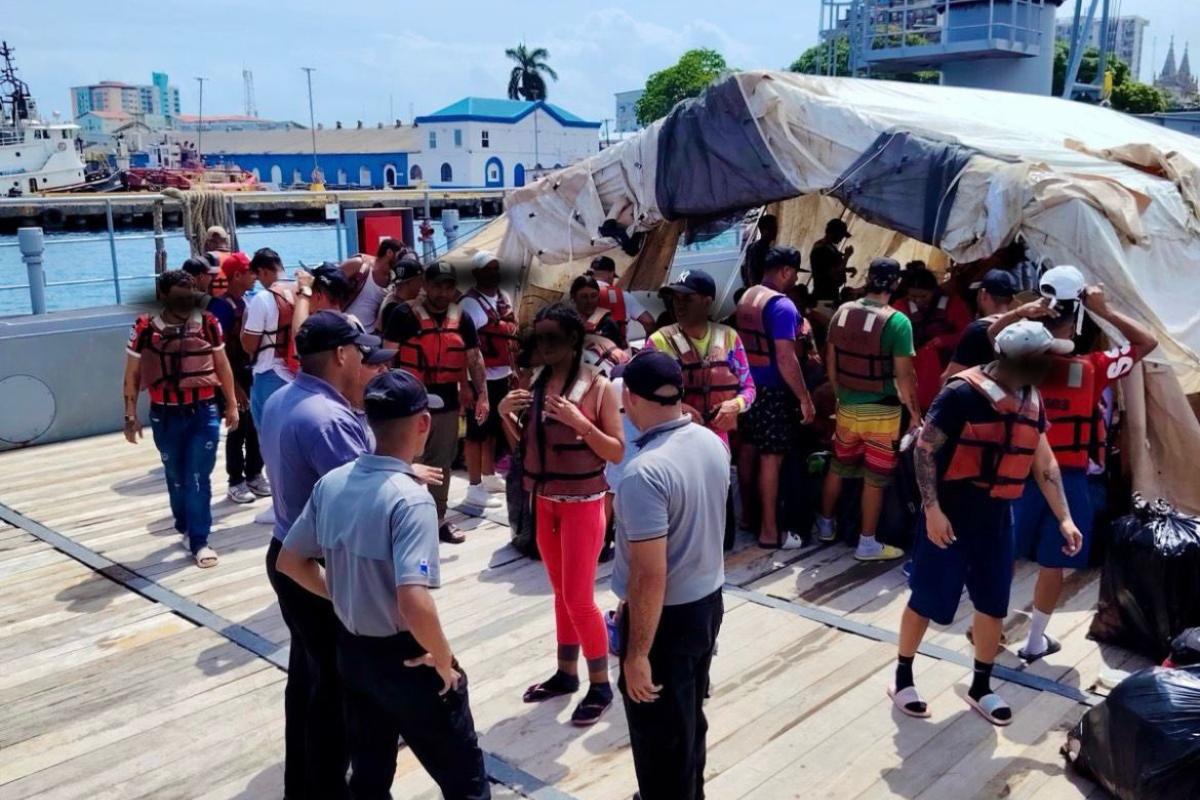 Ecuatorianos entre 116 migrantes trasladados de Panamá a Colombia