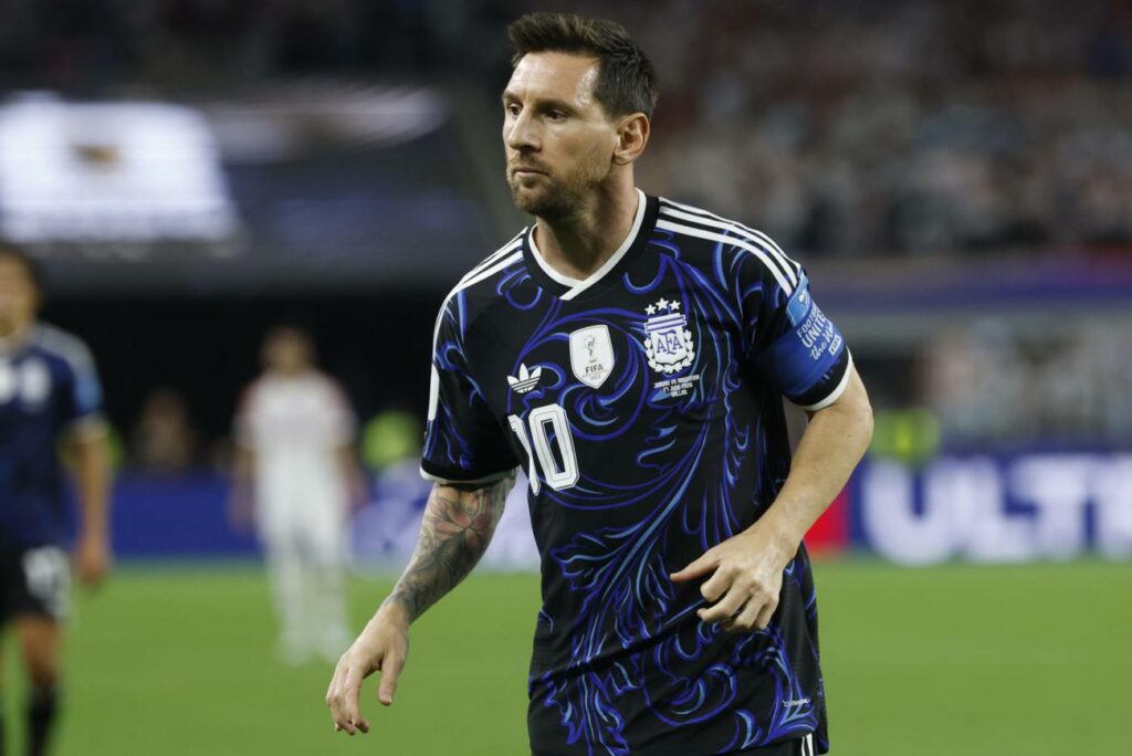 Lionel Messi, con Argentina, se medirá ante Cabo Verde, liderada por el arquero sensación Vozinha, en los dieciseisavos de final.