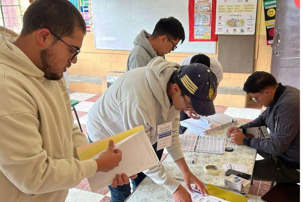 CNE paga compensaciones a miembros de junta
