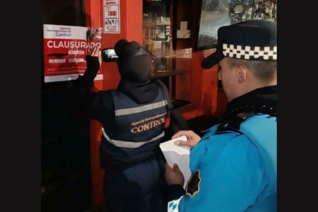 Clausura de un local en la Floresta, norte de Quito