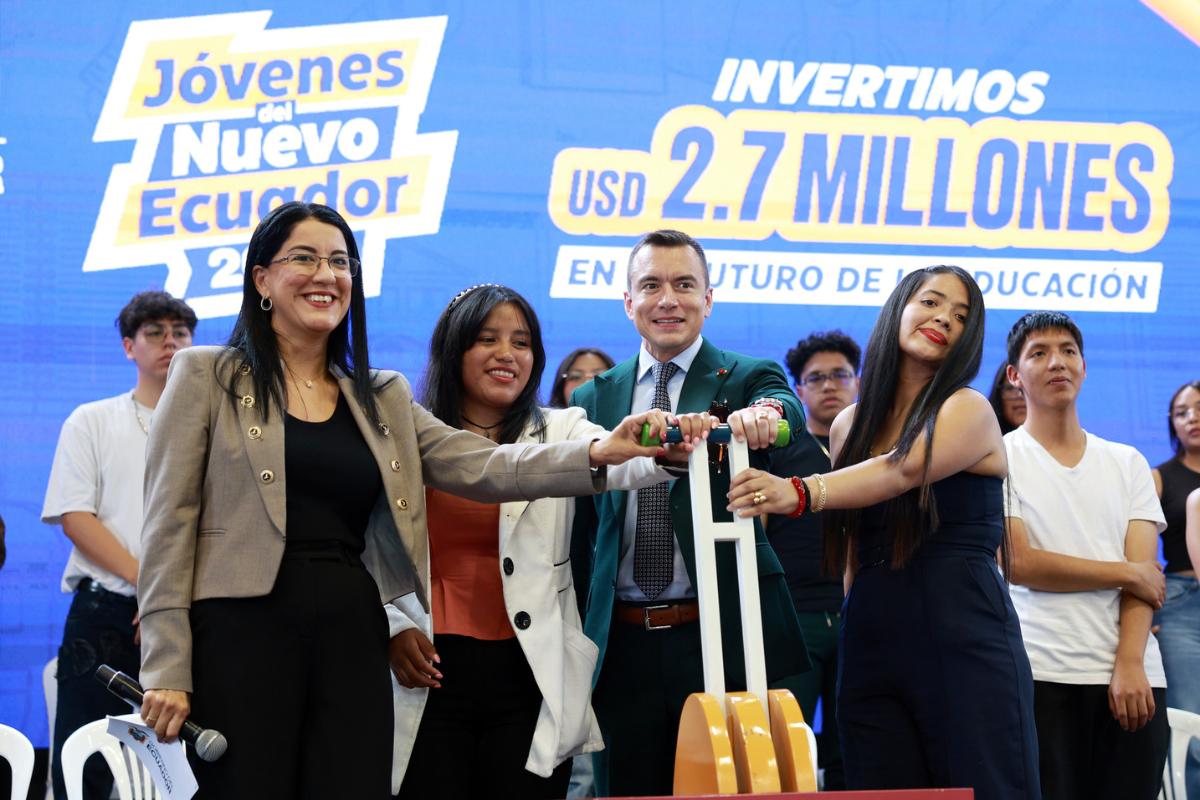 Daniel Noboa lanza 3 276 becas para estudiantes universitarios y tecnológicos en Ecuador