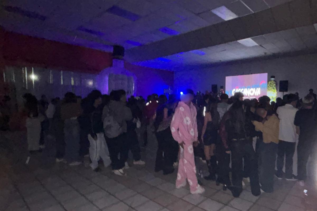 Fiesta clandestina en Conocoto con 200 menores sin