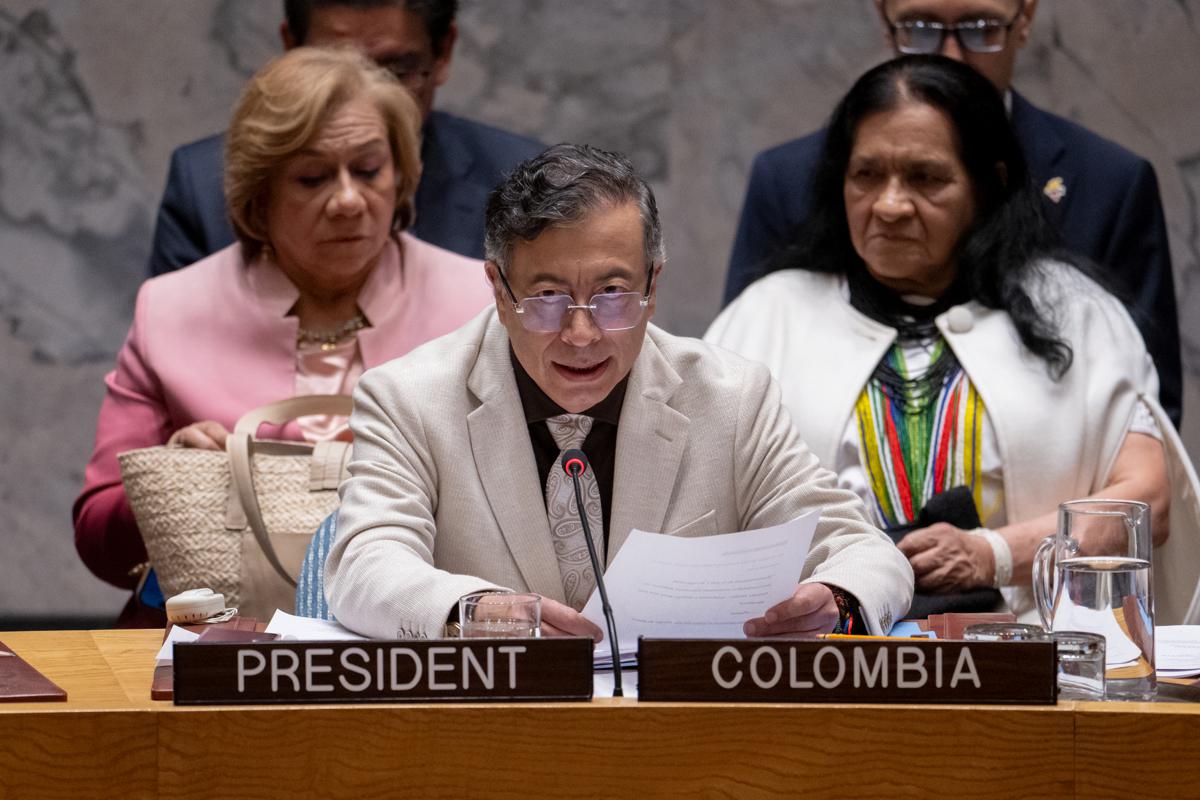 Apartan del cargo a congresista que ordenó suspender a Gusta