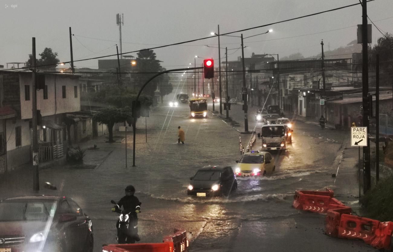¿Por qué Guayaquil se inunda cada que llueve?