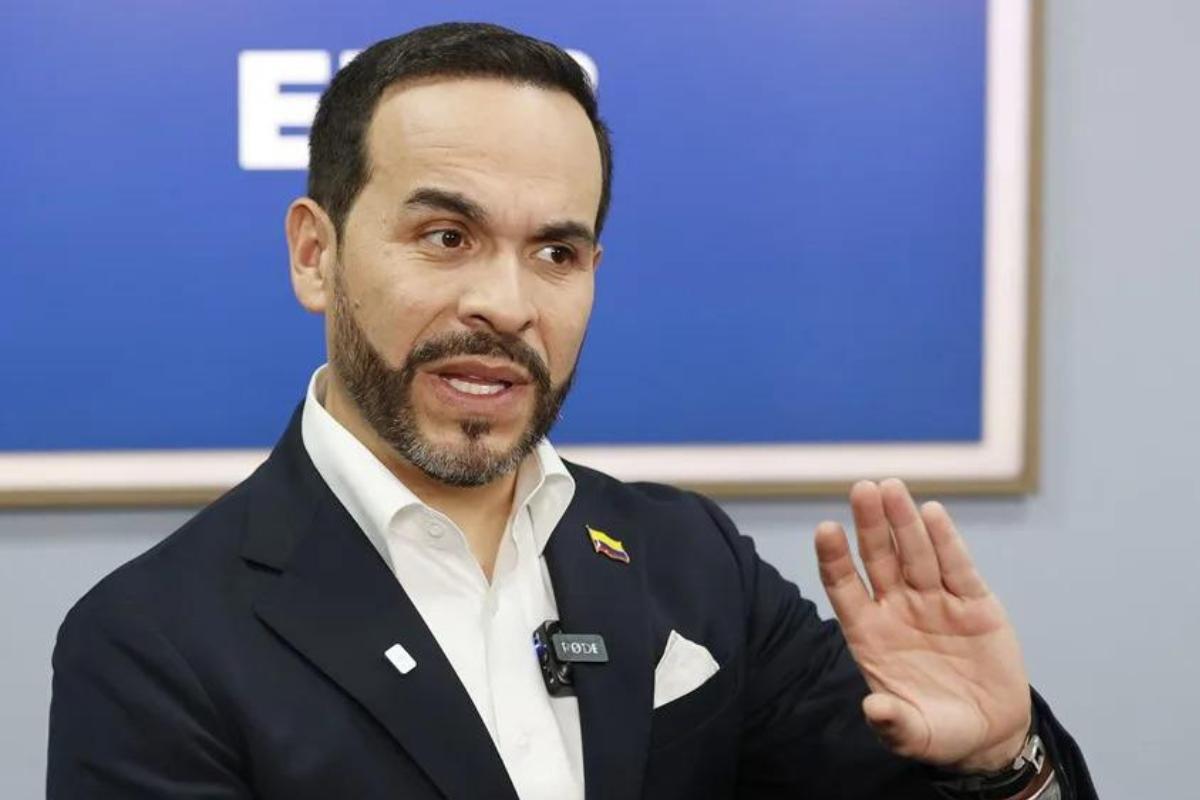 Karol G writes to Colombia's president-elect: 'The power you received is a responsibility'