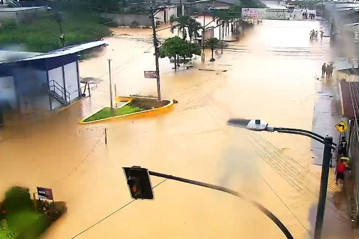 Río Buenavista se desborda en Pasaje y causa inundaciones tr