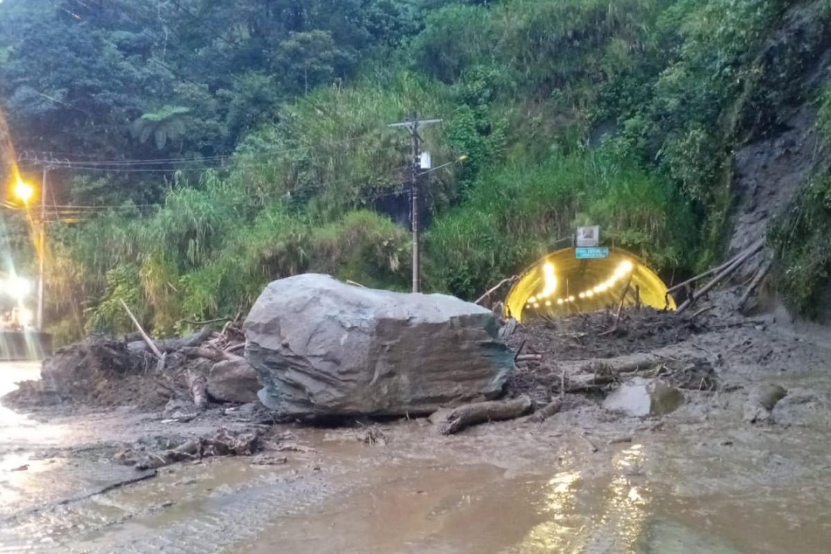 Deslizamiento causó el cierre temporal de la vía Baños-Puyo este miércoles 3 de junio
