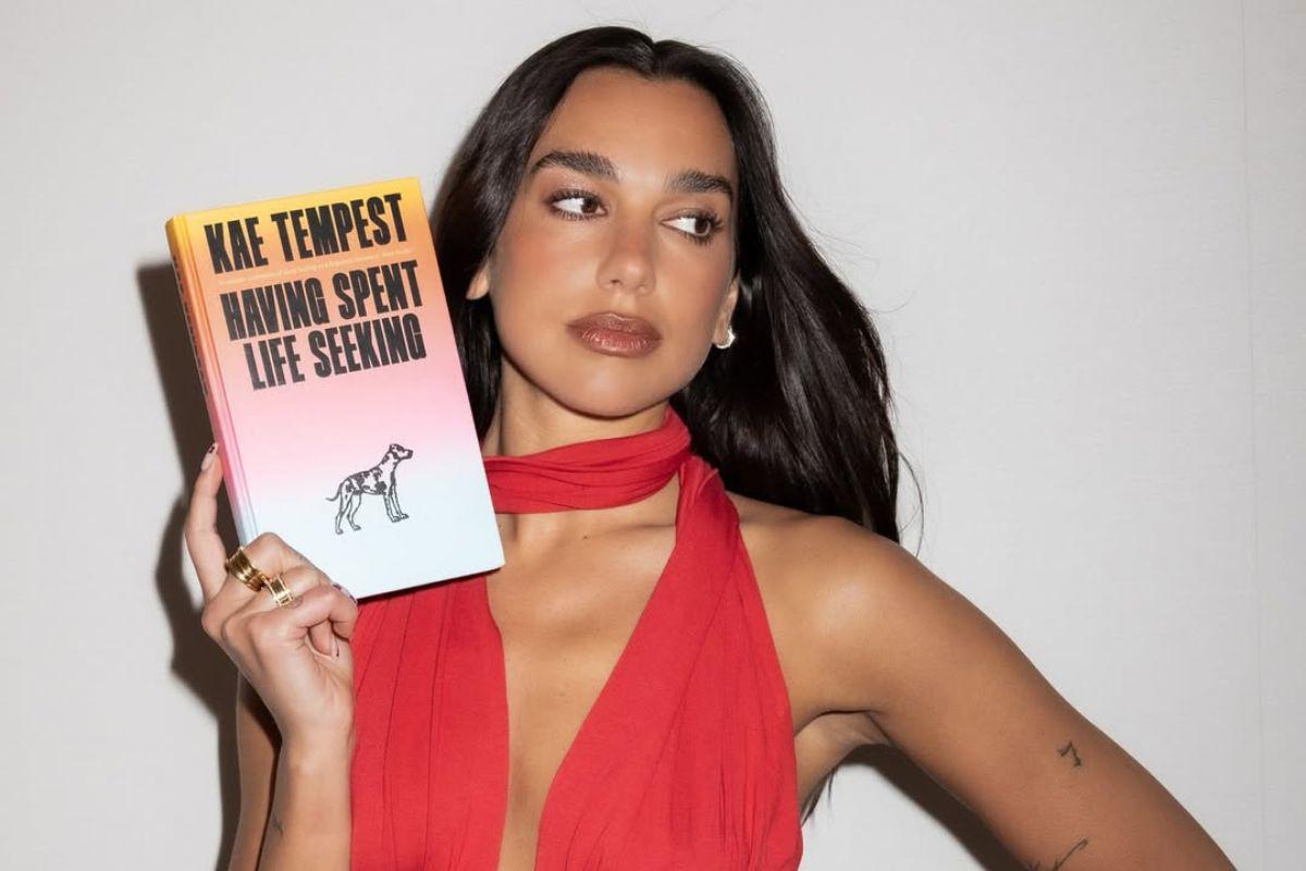 ¡Como de película! la historia de amor de Dua Lipa empezó con un libro