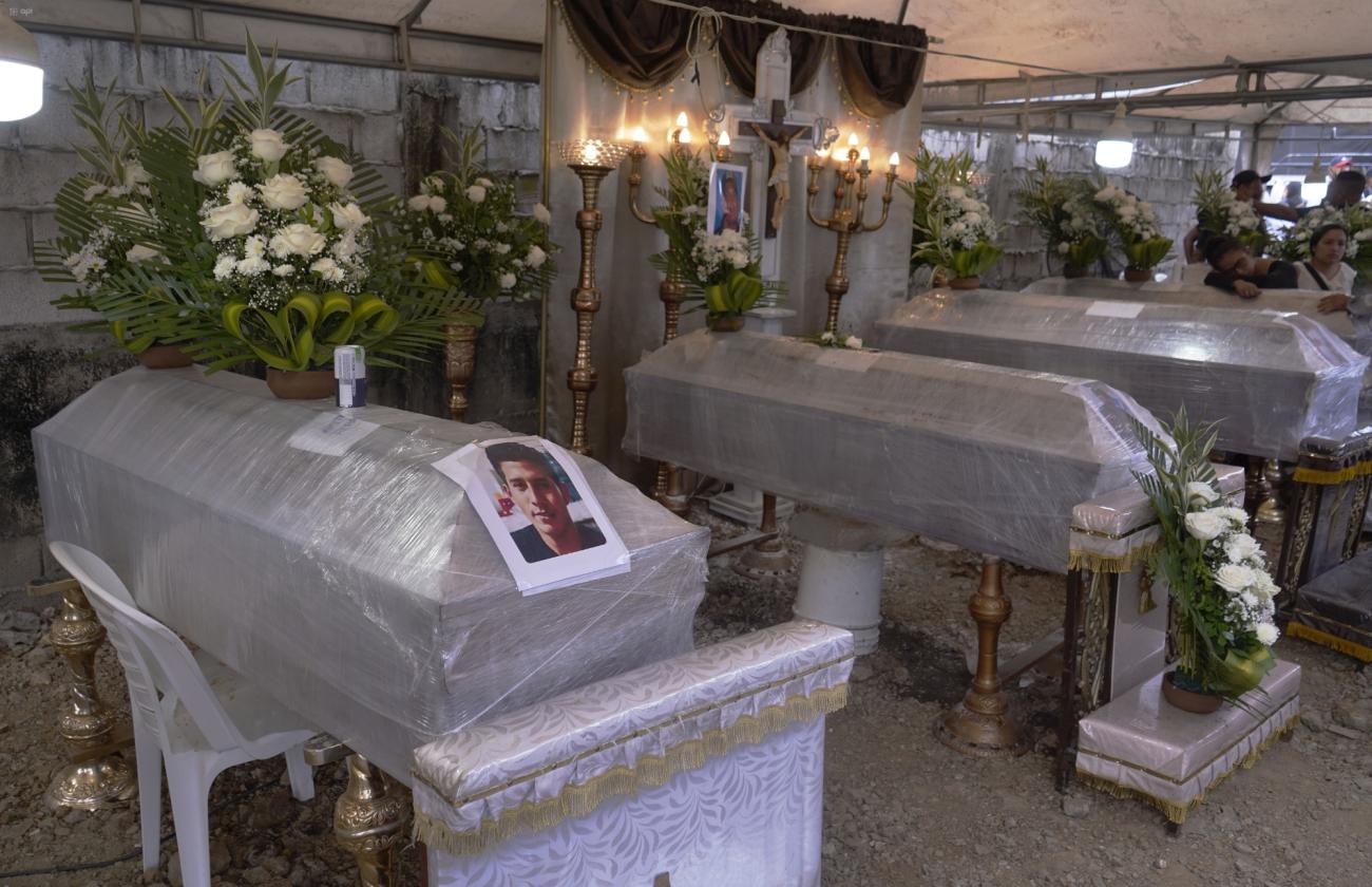 Se implementó una capilla ardiente para velar el cuerpo de los ocho jóvenes