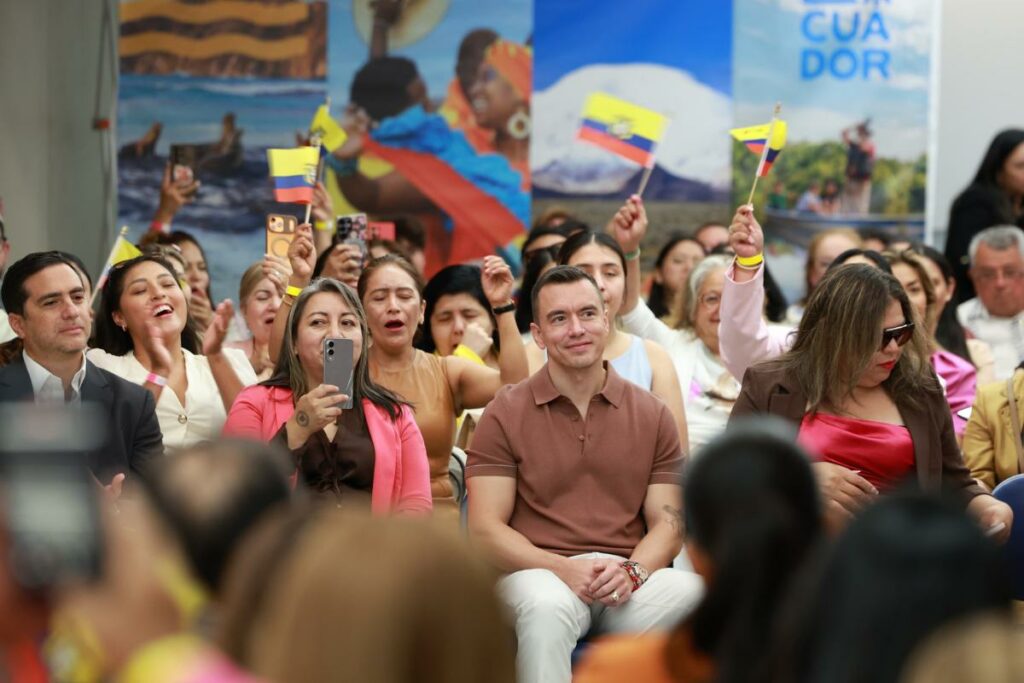 Daniel Noboa se reunió con los ecuatorianos migrantes en Nueva York.