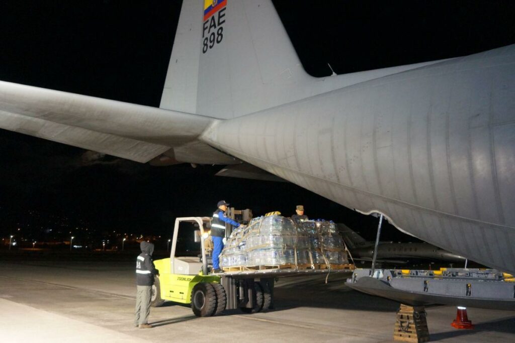Un avión de la FAE salió rumbo a Venezuela.