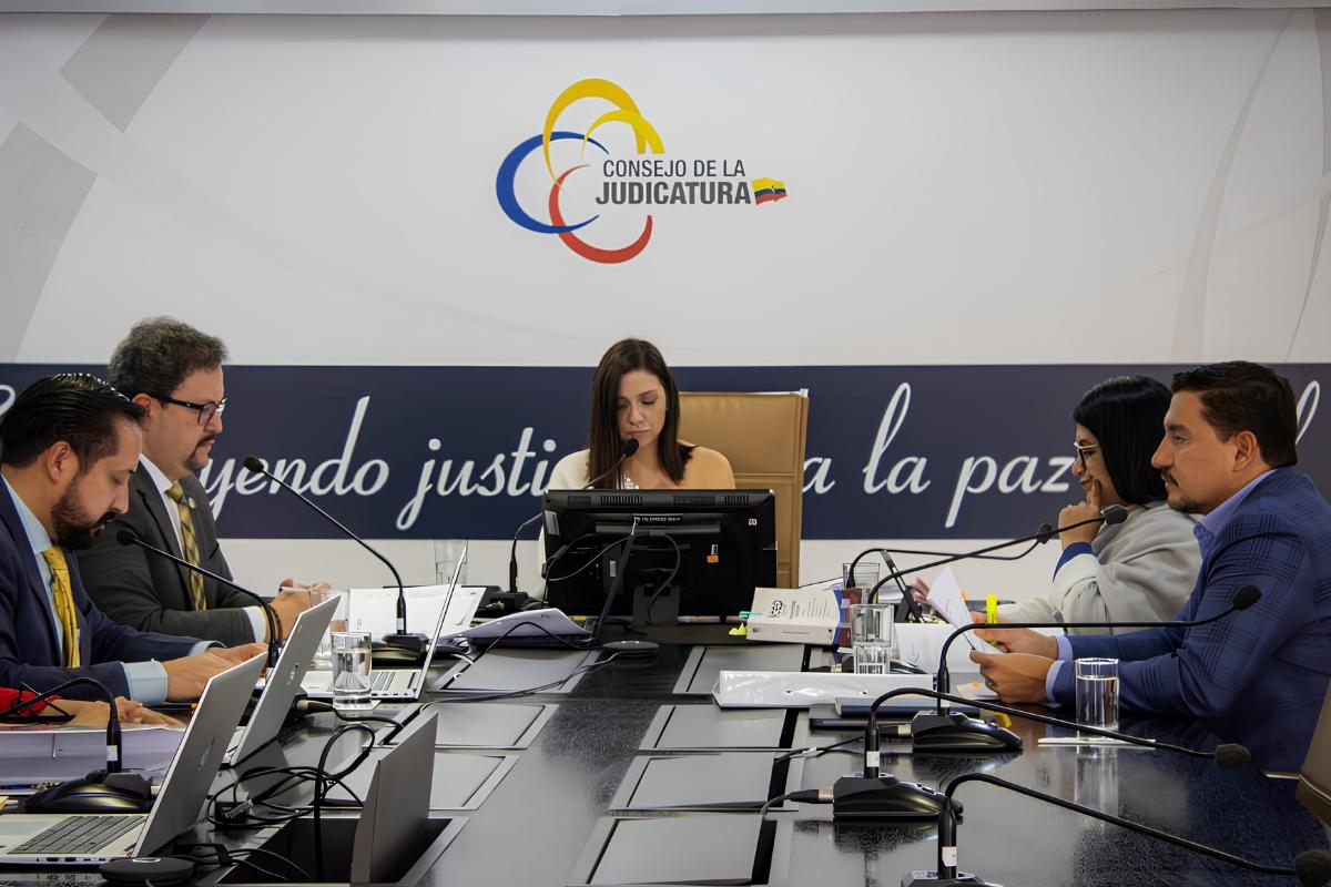 Consejo de la Judicatura pide renuncias a director