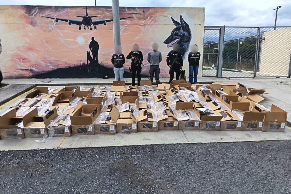 Policía decomisa cocaína en el Aeropuerto de Quito