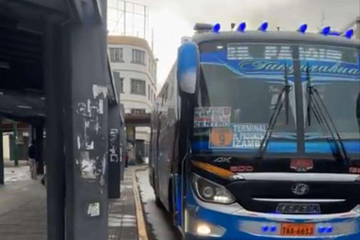 Ambato retoma su servicio de transporte público tras acuerdo