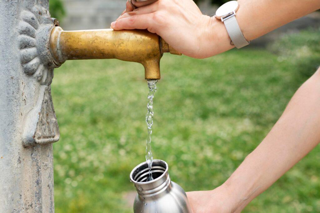 Sectores de Calderón y Cumbayá sin agua por daños en tuberías