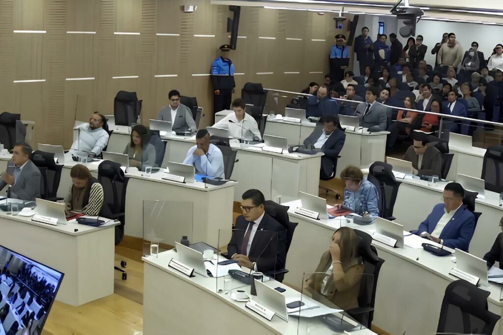 Confrontación en el Concejo Metropolitano de Quito tras muerte de bebé en Caupicho.