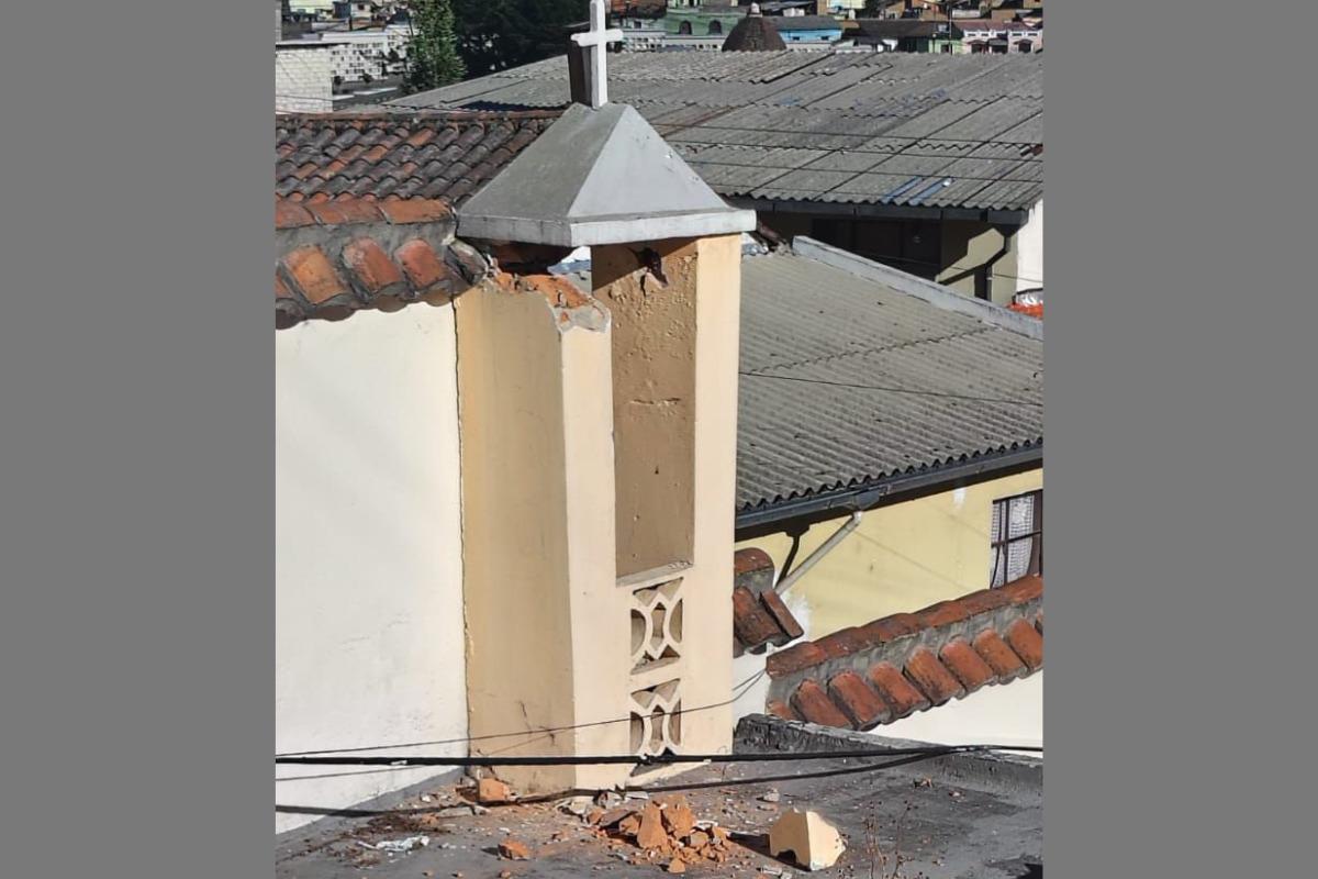 Delincuentes roban campana de bronce en El Panecillo de Quito