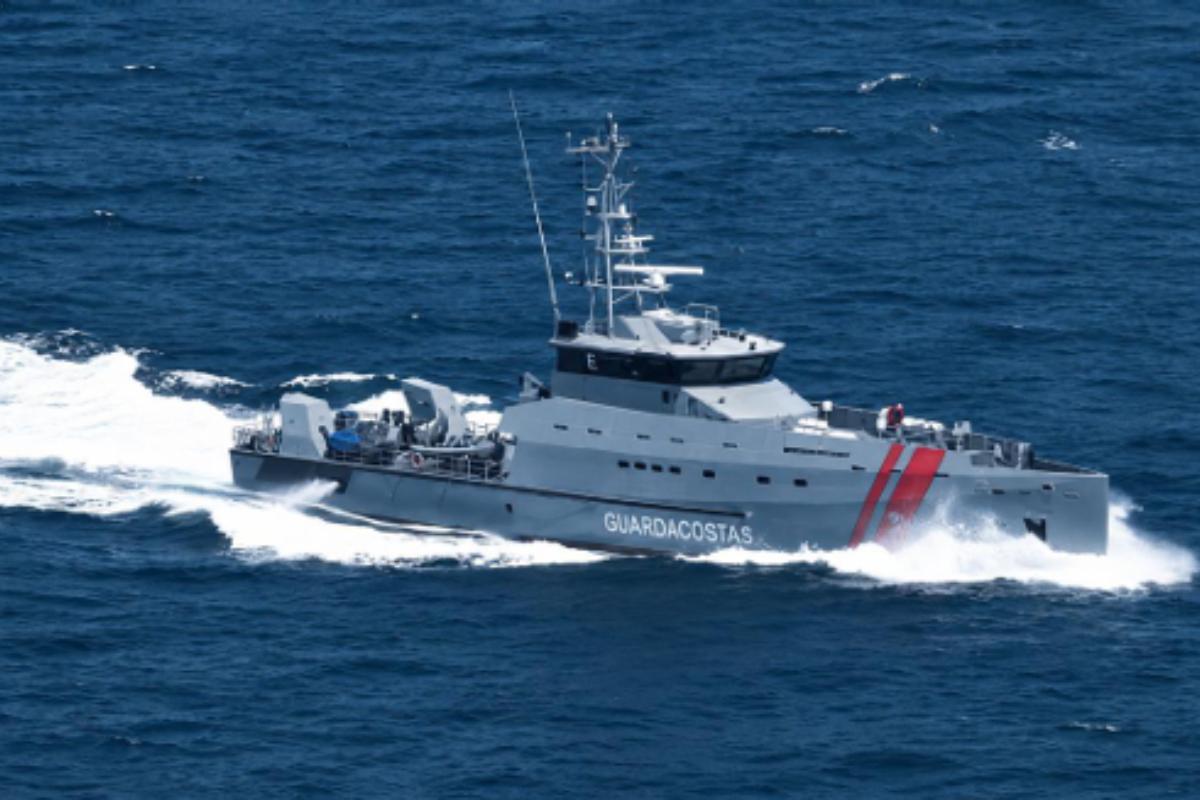 Armada de Ecuador decomisa 32 bultos de presunta droga en al