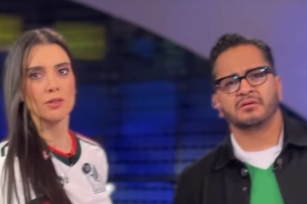 Periodista mexicana encaró en vivo a compañero por sus comentarios contra Ecuador.