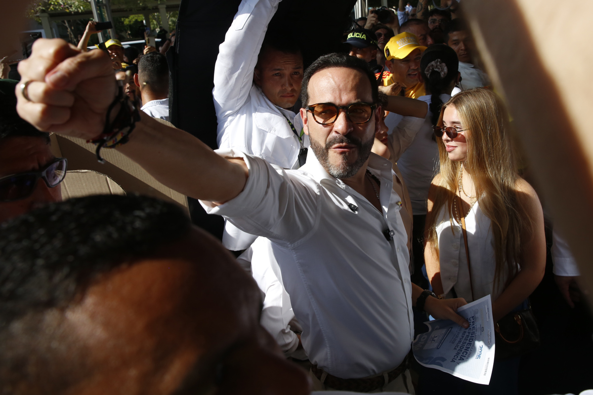 La propuesta de dolarizar Colombia desató una polémica con Gustavo Petro