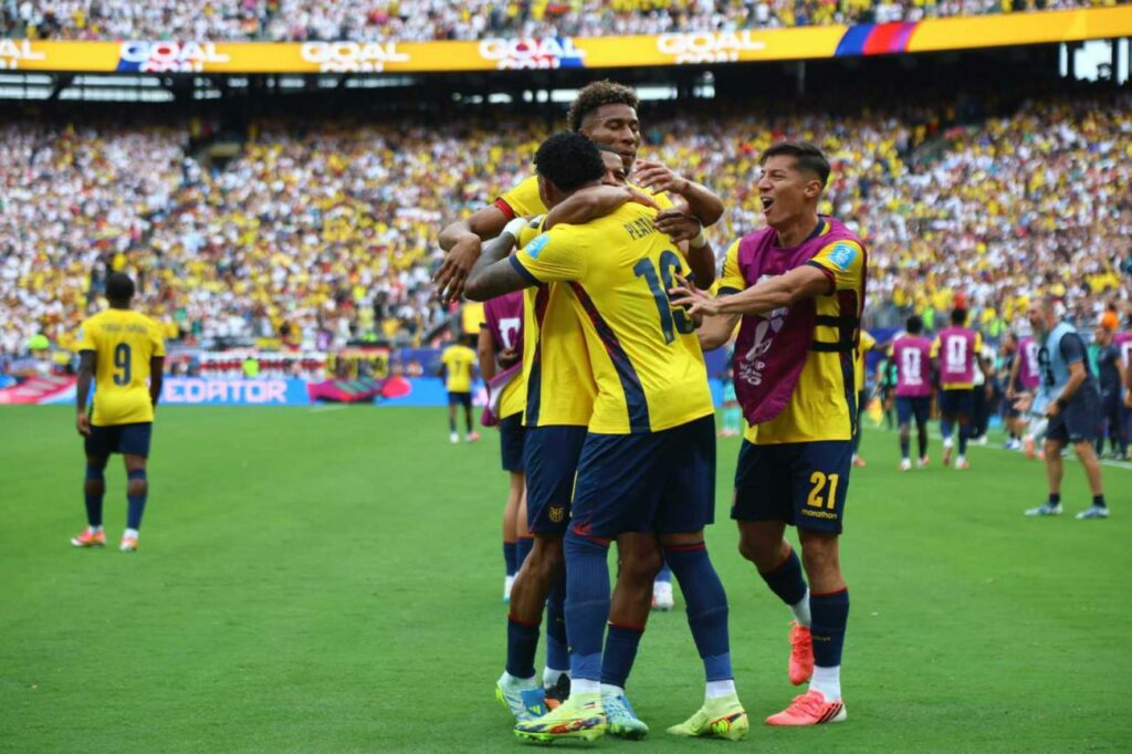 El feriado decretado en Ecuador tras el triunfo de la selección en el Mundial generó dudas sobre el pago del trabajo en empresas privadas y las jornadas parciales.