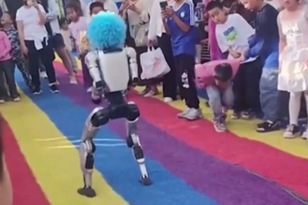 Robot de artes marciales agrede a un menor de edad en China