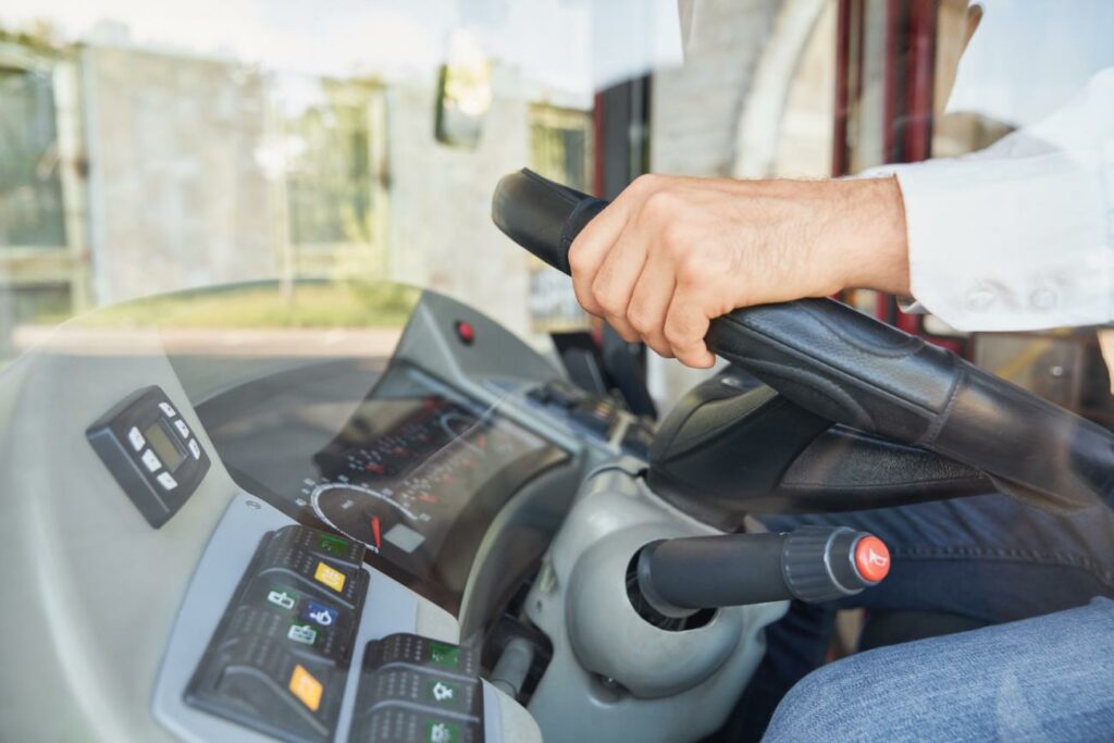 El pasaje del transporte urbano en Manta sube de 0,40 a 0,50 dólares desde este 30 de junio, mientras el Municipio y los transportistas evalúan la sostenibilidad del sistema de movilidad.