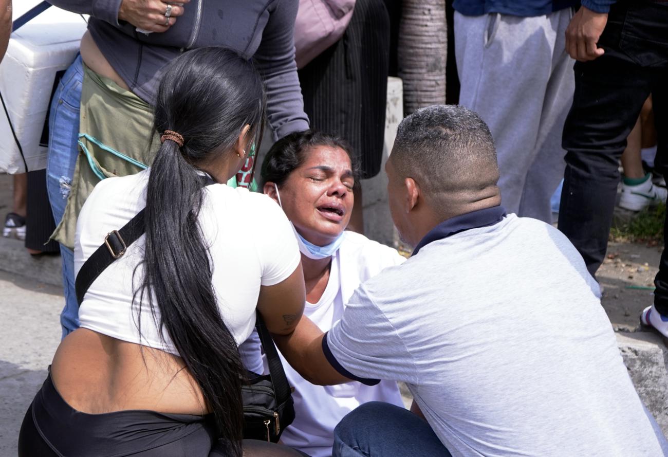 Los ocho cuerpos pasaron por tres morgues antes de recibir la autopsia.