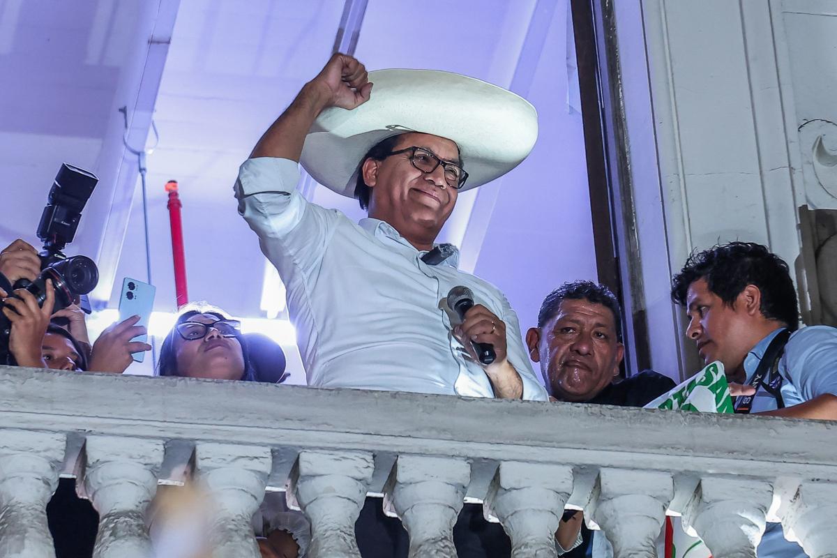 Roberto Sánchez conserva ventaja sobre Keiko Fujim