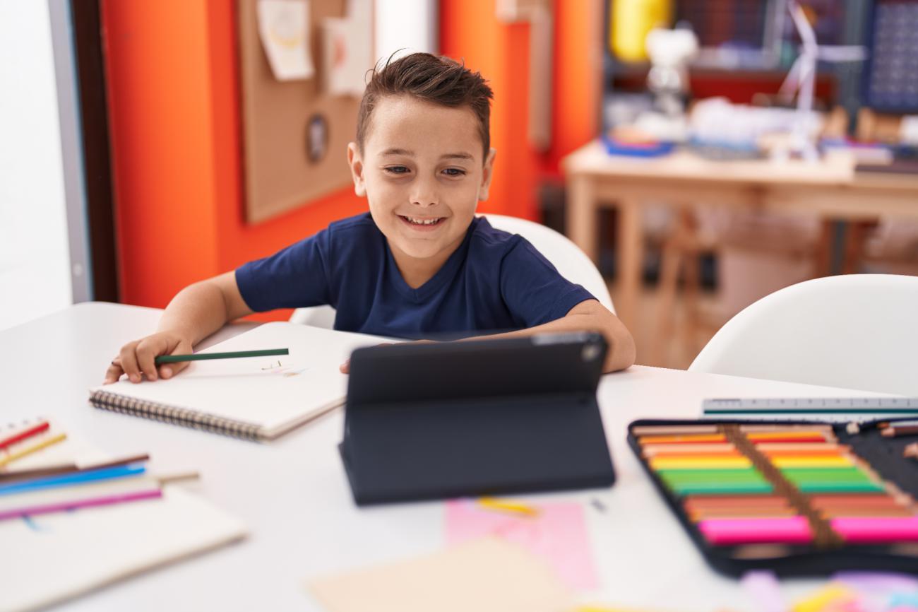 En el Día del Niño se evidencia la brecha digital en la era de la inteligencia artificial