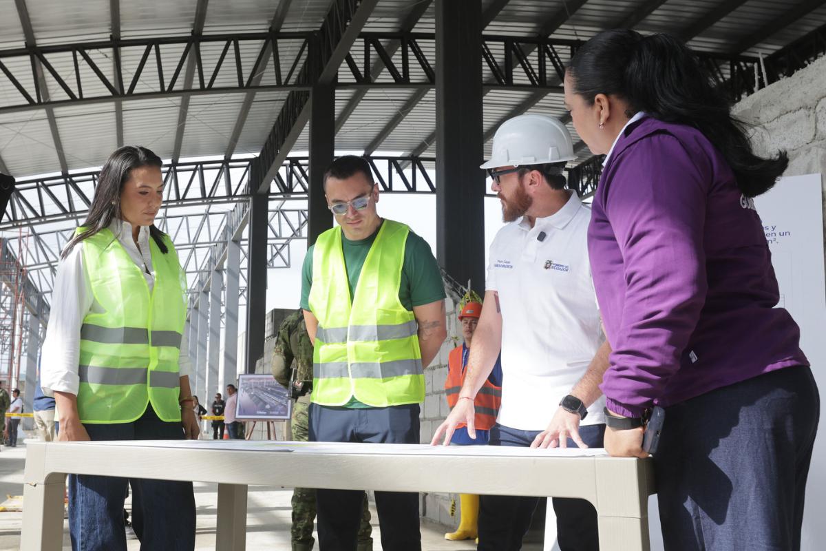 Daniel Noboa supervisó el avance del nuevo Mercado de Calceta, en Manabí