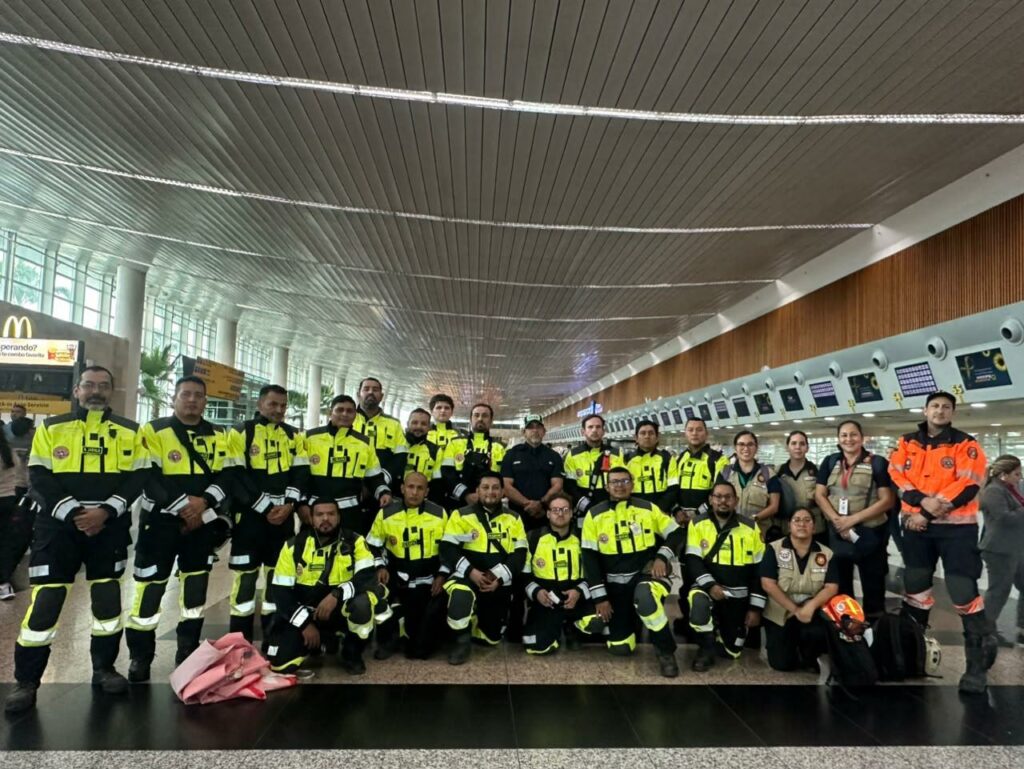 Ecuador envía segundo contingente de bomberos a Venezuela