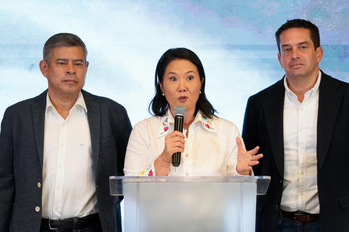 Keiko Fujimori mantiene ventaja sobre Roberto Sánc