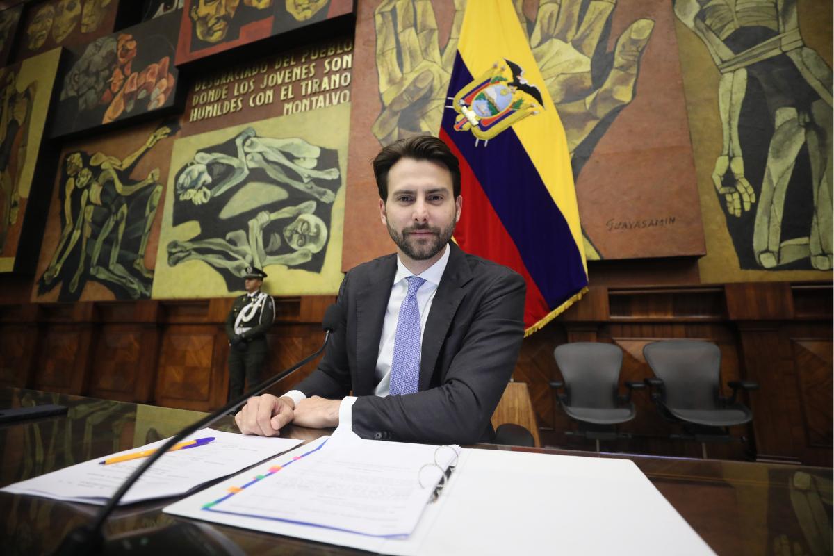Niels Olsen renuncia a la Presidencia de la Asambl