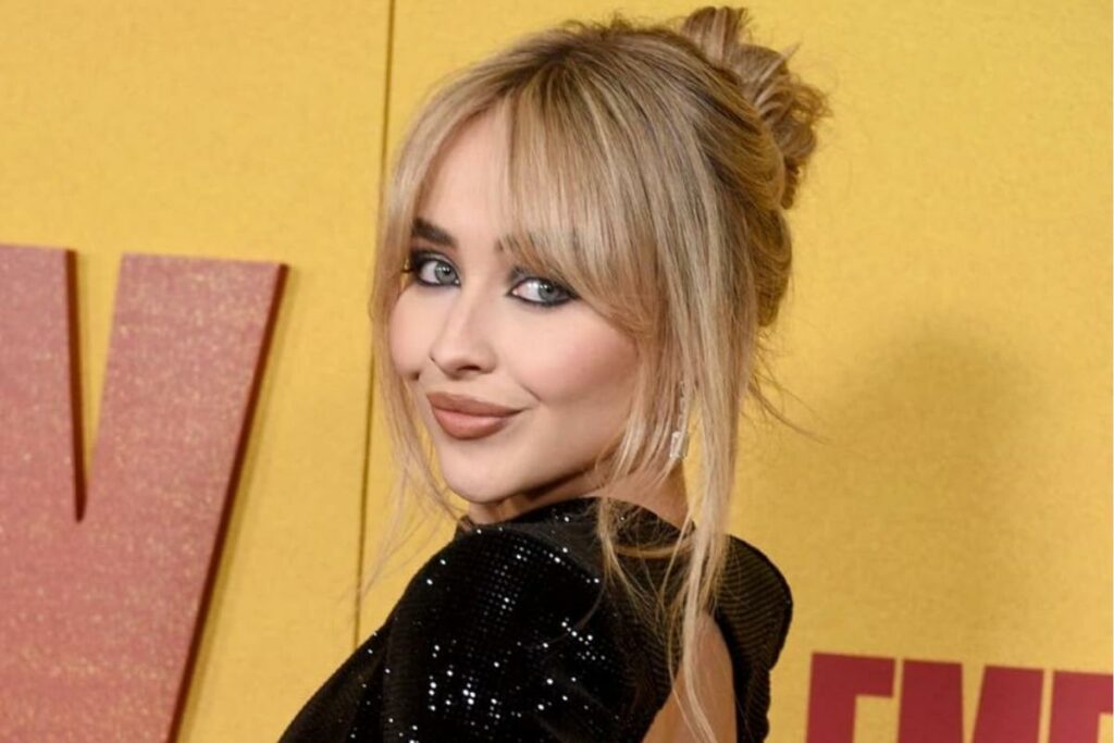 Sabrina Carpenter es una cantante, compositora y actriz estadounidense.