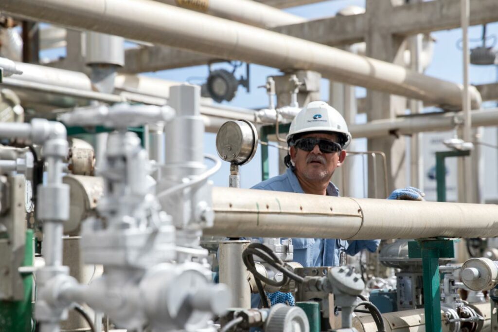 La reactivación de la principal unidad de la Refinería La Libertad permite recuperar 26.000 barriles diarios de procesamiento y fortalecer el abastecimiento de combustibles en Ecuador.