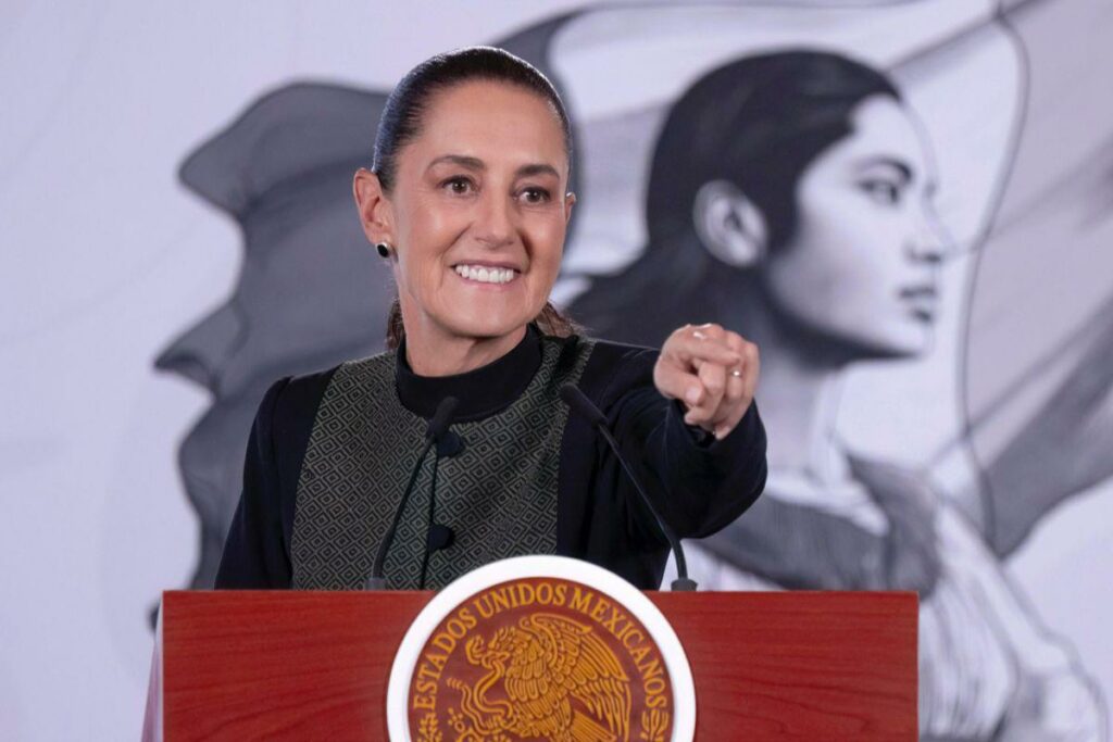 Fotografía cedida por la Presidencia de México de su mandataria Claudia Sheinbaum, hablando en una rueda de prensa este martes en el Palacio Nacional de Ciudad de México (México).