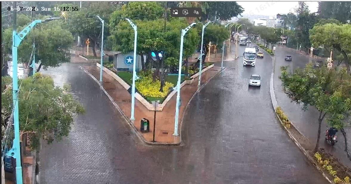 Sorpresiva lluvia causó estragos en varias zonas de Guayaquil.