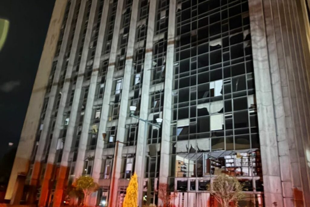 El Edificio del Ministerio de Agricultura también resultó afectado por la explosión.